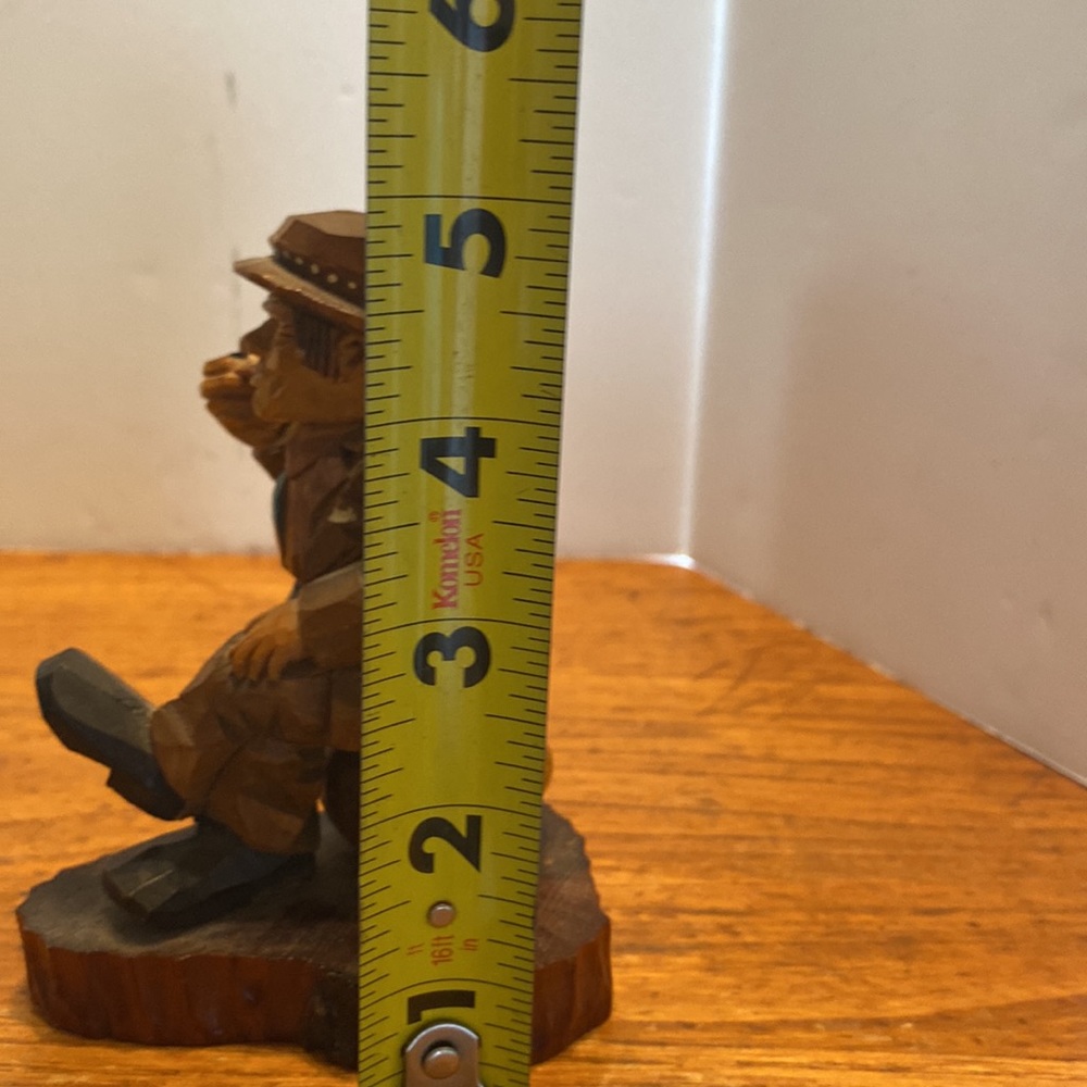 Vintage folk art wooden hand carved man sitting on a rock smoking a pie in suit - Picture 8 of 11